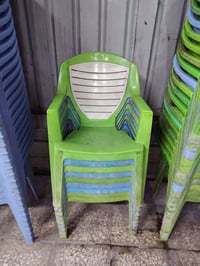 كراسي • ١٠٠ • بيها مجال