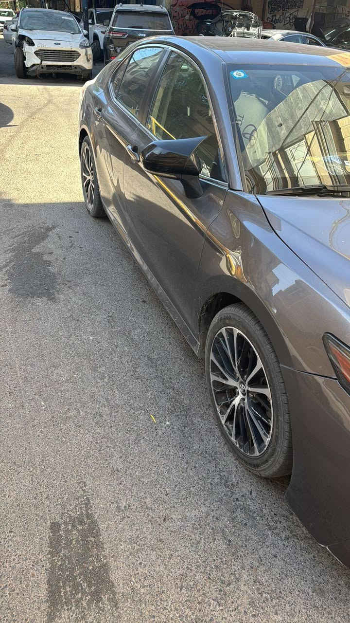 السلام عليكم للبيع فقط كامري موديل 2019 وارد امريكي مواصفات السيارة Le
ماشيه 98 الف 
رقم بغداد 
سياره نضيفه وجاهزه بدون نقص 
مكان السياره بغداد 
السعر 155
الاتصال ***********
