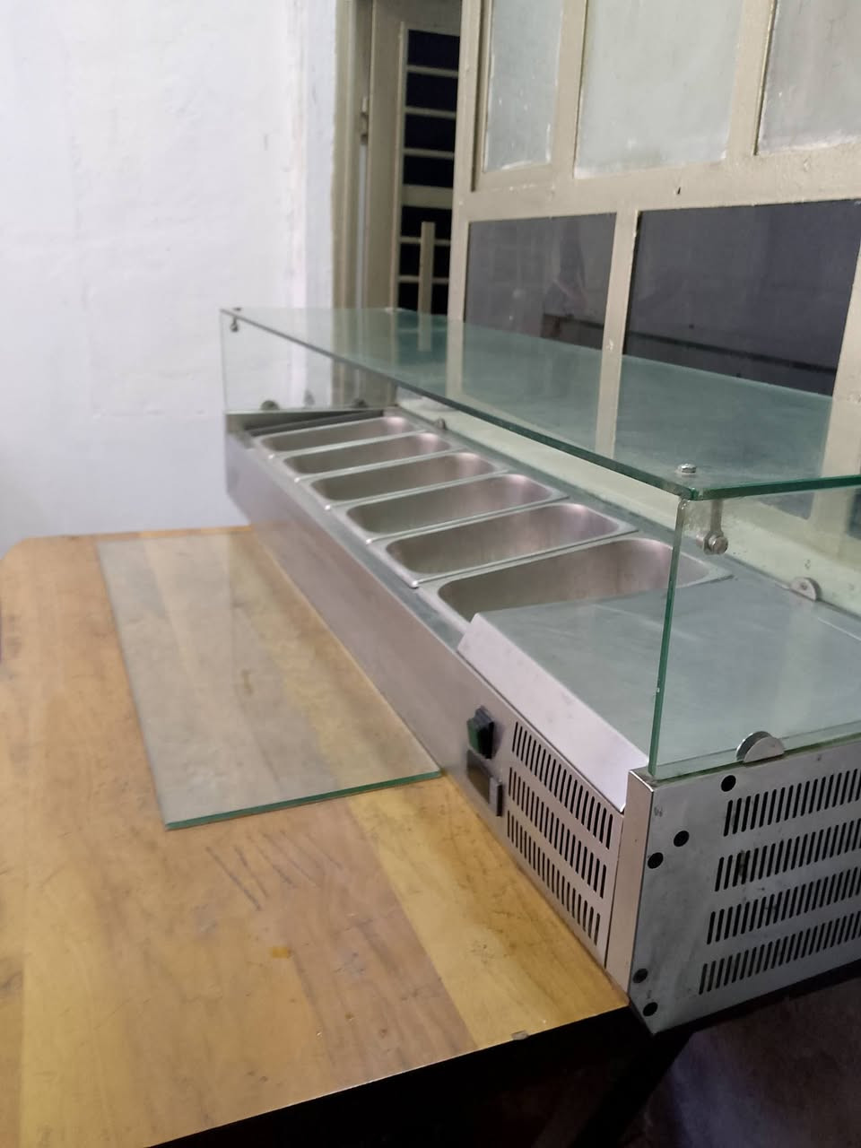 السلام عليكم عارضه مقبلات للبيع نضافه 95%
للأتصال ***********
