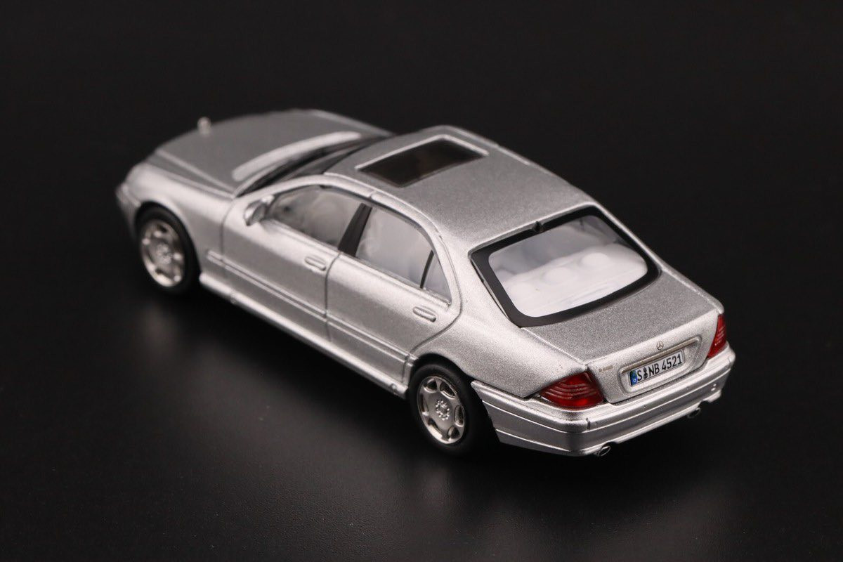 متوفر الان ✅

Tarmac Works

 Mercedes-Benz S Class Brilliant Silver metallic Global64 1/64

ومتوفر خدمه توصيل 🚚


**إذا كنت صاحب هذا الإعلان وتريد حذفه لأي سبب، رجاءا أرسل رسالة إلى الدعم الفني**