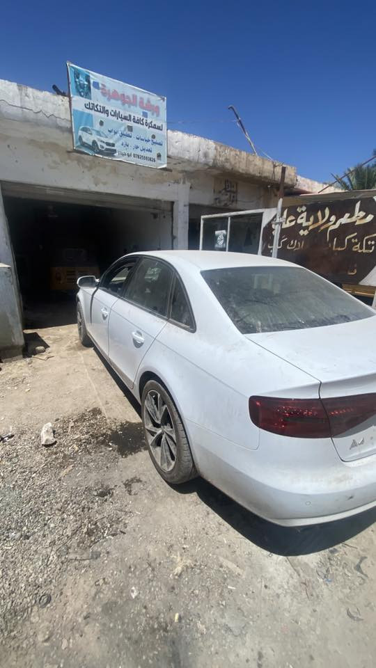 سلام عليكم a4موديل 2015بيه ضربة جامرلغ وبنيد جهة السكن ومصلحة باقي فقط تبديل جلمرلغ دعامية ومازدات موجودات مكاني ديالى سعره 70 عليه غرامات ورة المشتري رقم اربيل دولي *********** شغالة وتمشي مابيه شي
