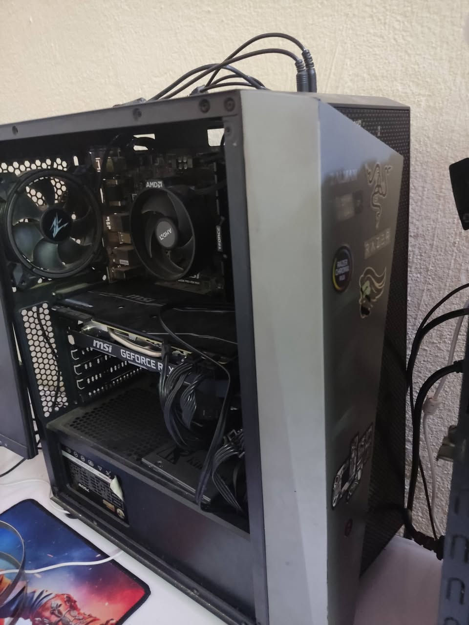 Pc للبيع رايزن فايف 3600 
رام 16 tforce ddr4 3200
بورد b450 pro vdh max 
كارت شاشة 2070 super msi ventos 
هارد 250 ssd 
ماس 750 واط 

شاشة 100 هيرتز 
السعر 750
ملاحضة كلشي تشغل وفريمات جيدة


**إذا كنت صاحب هذا الإعلان وتريد حذفه لأي سبب، رجاءا أرسل رسالة إلى الدعم الفني**