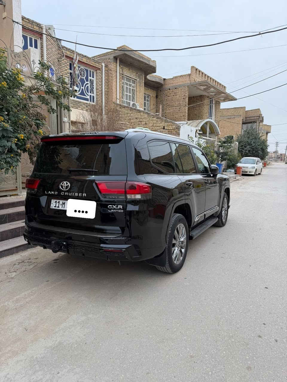 السلام عليكم
للبيع لاندكروز ٢٠٢٤ بريم لمتدد
مكفوله كفاله عامه
الون اسود مغلفه ppf 
4 كامرات
حساس امامي خلفي 
كشنات تبريد 
صندوك كهرباء 
بصمه
فتحه
مكينه 4000
ماشيه ١٢ الف حقيقي 
السعر ٧١٠ العنوان بغداد الكاضميه 
للاتصال ***********
