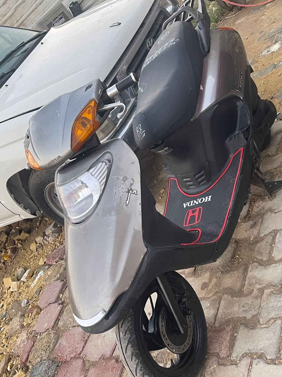 السلام عليكم للبيع سبيسي ياباني مكينه ناعمه 
سبيسي ياباني رايمر فقط مكينه ناعمه لا دخان ولا تنقيص سلف هندر لايت عالي ناصي بك لايت كفرات اصلي مختم  دبلات امامي خلفي جديد كفرات نظيفه 
الاستفسار ….
***********
***********
