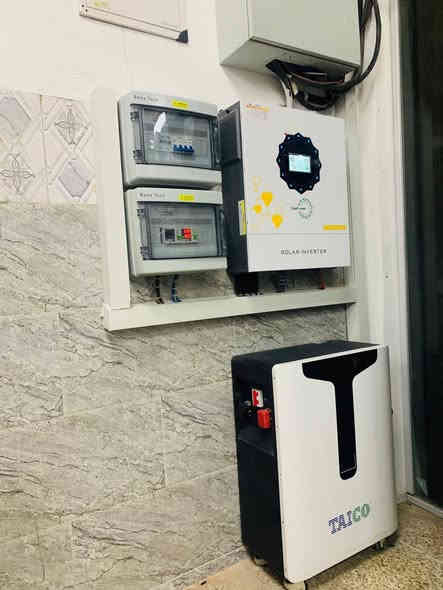 ✨ كما عودناكم… ونعودكم دائمًا بكل ما هو جديد وفاخر في عالم الطاقة الشمسية ✨
مع أفضل الأسعار اليوم، وجودة مواد عالمية لا تقبل الشك ⚡🔋

---

📢 إنجاز ميداني جديد يُضاف إلى سجل شركة النور الهندسية للطاقة الشمسية ☀️
تم بحمد الله تنفيذ منظومة طاقة شمسية تجارية في قضاء البيجي لصالح أحد المحلات التجارية، بقدرة 40 أمبير، باستخدام:

🔹 ألواح شمسية High Efficiency بجودة عالمية
🔹 إنفرتر نقي بمرحلة تشغيل عالية الاستقرار
🔹 أسلاك وإكسسوارات أصلية بمعايير الأمان الأوروبية
🔹 تركيب هندسي محترف يضمن استمرارية وكفاءة على مدار العام

⚡ المنظومة صُممت بعناية لتوفير طاقة مستقرة تُلائم متطلبات العمل التجاري بكفاءة عالية وتكلفة تشغيل صفرية تقريبًا.

---

🌟 اليوم الأسعار غير… وجودة المواد غير
نوفّر لكم أفضل الأنظمة وبمواصفات عالمية مُعتمدة، وبأسعار مناسبة للمكاتب والشركات والمواطنين.

---

🔋 كما نعلن توفر بطاريات تايكو الأصلية – بخلايا EVE MB31 العالمية
✔️ 8000 دورة حقيقية
✔️ أداء قوي وعمر طويل
✔️ مناسبة للمنظومات المنزلية والزراعية والتجارية
🟢 أسعار منافسة جدًا – بيع جملة ومفرد

---

🎥 وتتوفر أيضًا كاميرات مراقبة عالية الدقة (HD & FHD)
للاستخدامات: المنزلية – التجارية – المؤسساتية
مع خدمات تركيب وصيانة وضمان حقيقي.

---

📍 الموقع: صلاح الدين – الشرقاط – قرية الحورية – مجاور محطة الأرجوان
📞 للتواصل: *********** – ***********

🌟 شركة النور الهندسية للطاقة الشمسية
الخبرة – الجودة – الثقة … في كل مشروع ننفذه ⚡
