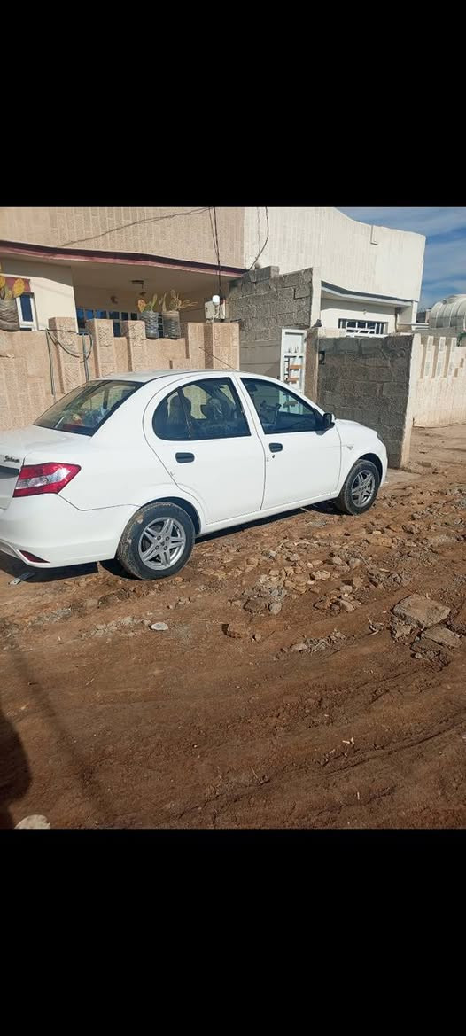 السلام عليكم ساينا موديل 22 حره رقم بغداد مكفوله ماشيه 41 الف السياره جديده وجاهزه من كلشي السعر 73 العنوان ناحيه الوحده قرب مجمع بسمايه /***********
