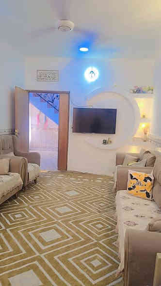 🏡 بيت للبيع – حولي الجامعة

📐 المساحة: ٤٠٠ متر – سند ٢٥
🔹 يتكون من مشتملين (٢):
السعر  ١٠٠ وبي مجال للشراي 
كل مشتمل يحتوي على: غرفة نوم + صالة + برّاني + مطبخ + صحيات داخلية وخارجية
🌳 حديقة واسعة ٢٠٠ متر

📍 الموقع مميز قريب عن شارع : حولي الجامعة – أقرب نقطة دالة أسواق اليمامة أو باب الجامعة الخلفي
📞 للاستفسار الاتصال برقم
***********
