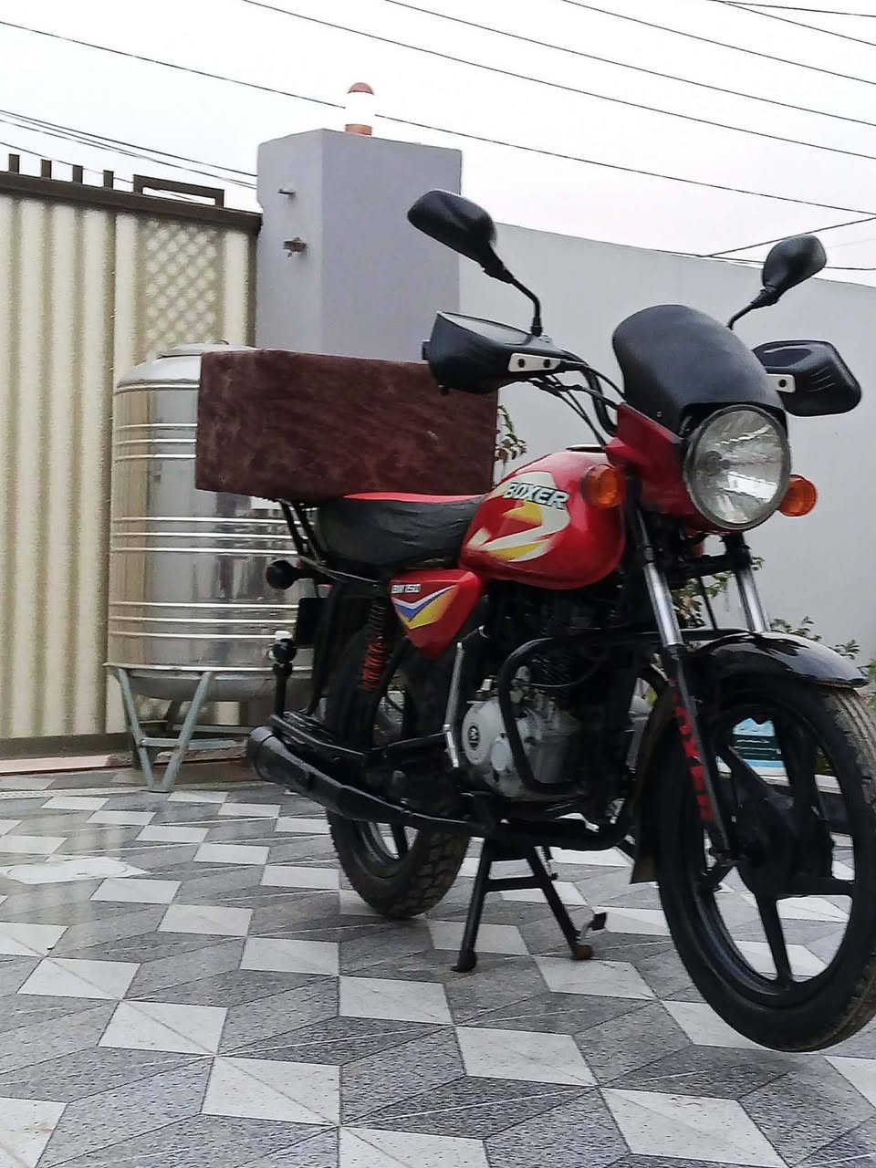 اسلام عليك دراجه بوكسر موديل2019مجفته جديد رقم ويه السنويه دراجه نضيفه او نصبته حلوه او هاذه رقمي***********
