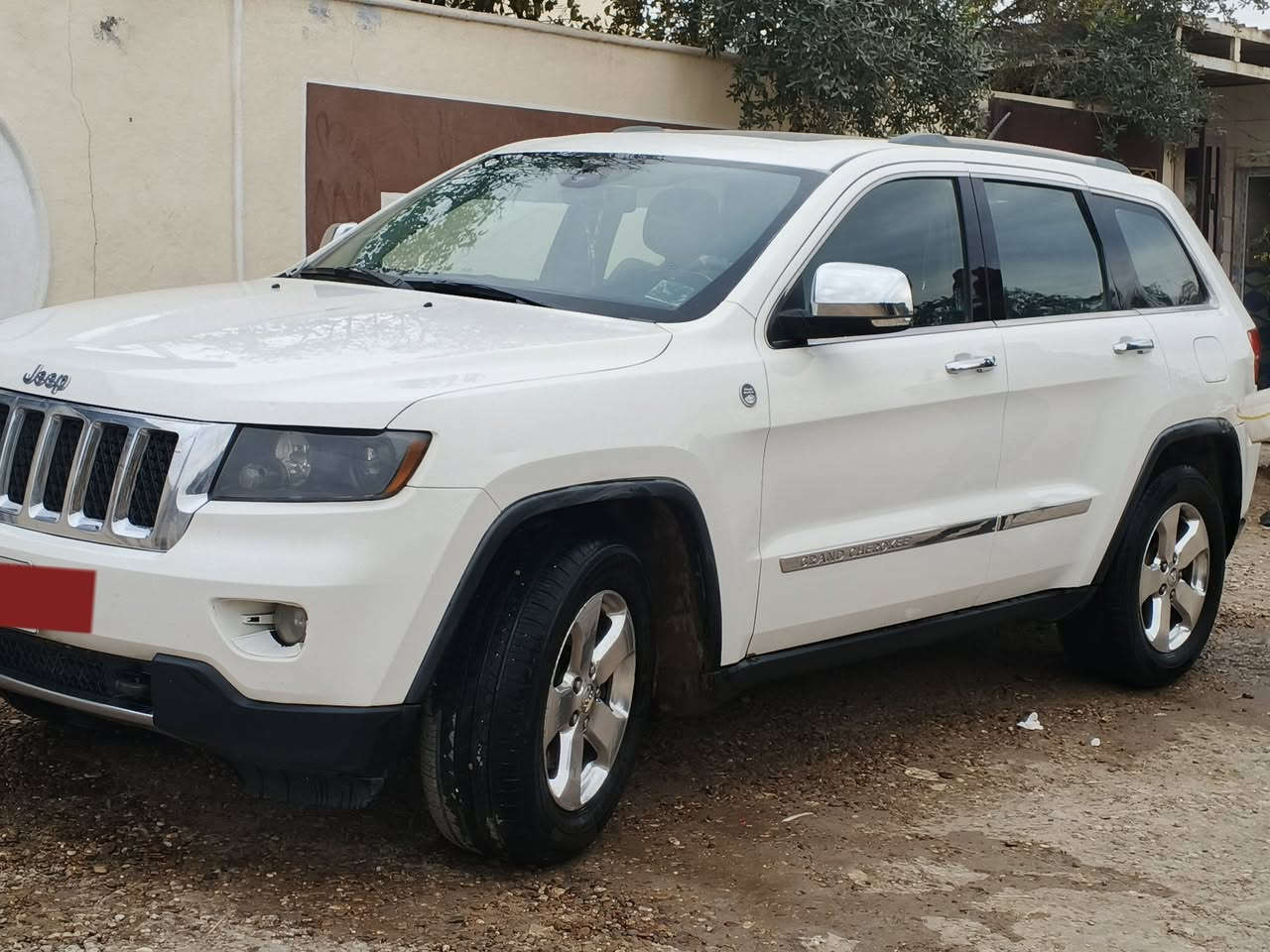 سلام عليكم جيب2011للبيع
مواصفات سياره فول الفول 
سياره كلش نضيفه بيها فقط قطعتين صبغ اثر شخوط بدون ضربه السياره كلين كلش نضيفه
تخم تاير 
حداديه جديده
بنوراما طكتين 
مري قلابه
ستيرن كهربائي+تدفئه وتبريد
كشنات كهربائي+تدفئه وتبريد 
كشنات الخلفي تدفئه
منضومه زنون 
 رادار خلفي 
شاشه +سستم صوت+ دمام خلفي
صندوق كهربائي 
تشغيل عن بعد 
تلث بصمات
سعر١٧٠وبيها مجال 
***********
*********** واتساب واتصال
سياره مال جناي كلش حلوه بل حقيقه
