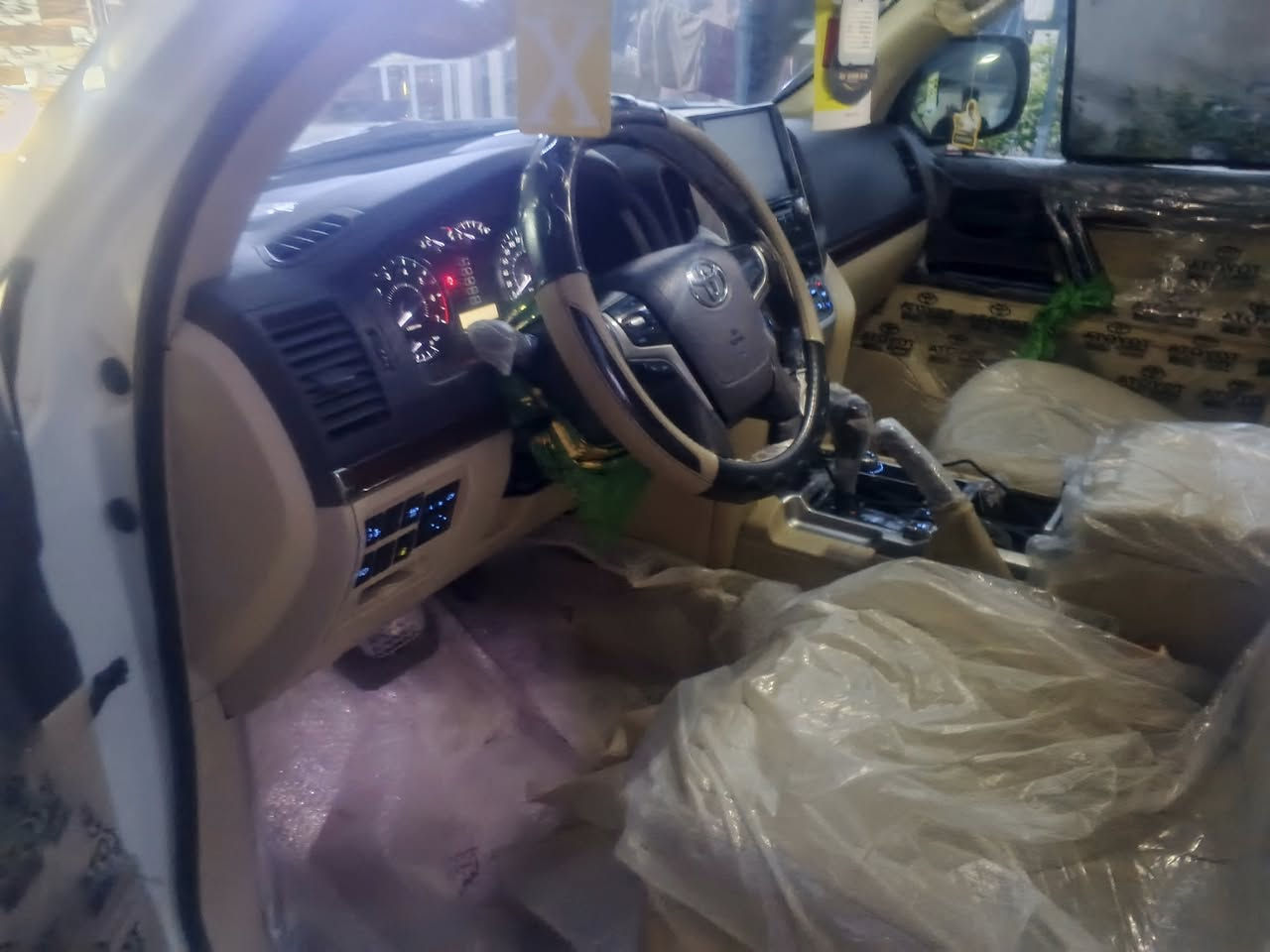 مرحبا السلام عليكم موديل 16 فول مواصفات 
رقم اربيل 
ماشيه 142 
السياره بها قطعتين شاملغ وبنيت 
عنوان بغداد 
بيع
ومراوس حسب قناتي 
***********
