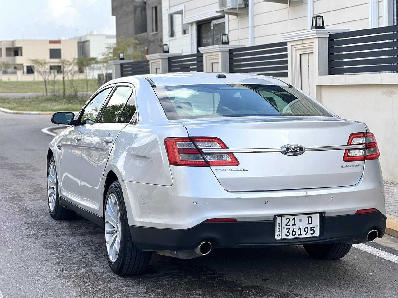 السلام عليكم للبيع فقط
فورد تورس 2017 امريكي بجم كبس
#السعر ( 117 ) $ ورقه
فول الفول عدا اسلايت لمتدد
للاتصال ***********
بيه جاملخ صبغ فقط
والسونار مرفقه
 مواصفات لمتدد 
محرك V6 ممفتوح
دواخل جديد 
كشنات جلد 
كشنات كهرباء 
حجم محرك 3500 
كير محرك بشرط
وثبيت سرعه
لايتات زنون
تحكمات استيرن
تبريد لمس 
شفتات استيرن 
شاشه جبير كار بلي
صدر امامي خلفي جديد
طخم تايرات جديده
شرط تحويل و غرامه 
رقم سليمانيه جديد
 سنويه لحد 2028
عنوان ديالي خانقين
