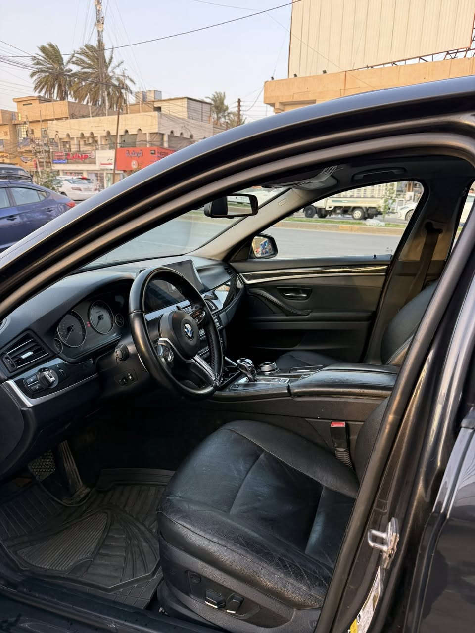 السلام عليكم 
للبيع بي ام 535i
2011
مكفولة كفالة عامة
بيها شبر بالجاملغ الامامي الايسر
***********
