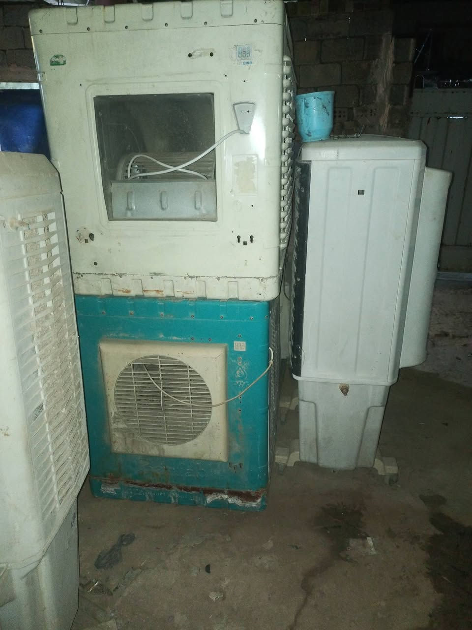 ثلاجات للبيع نضافه 80 بلميه سعر الزغيره 75 الف شرط الشغل معى ضمان شهر سعر الوسط 140الف شرط الشغل معى ضمان شهر سعر الجبيىره 225الف معى ضمان شهر 
مبردات السعر 60الف شرط الشغل جاي ابيع جوه السوك واني ادري بعد كم اسبوع يصير سعر المبرده 75الف والله لحكو قبل لايخلصن العنوان النهروان شارع المستشفى اول فرع ع يمنه وره المضمد سيد شاكر قرب مدرسه البنات وتسابي ***********
