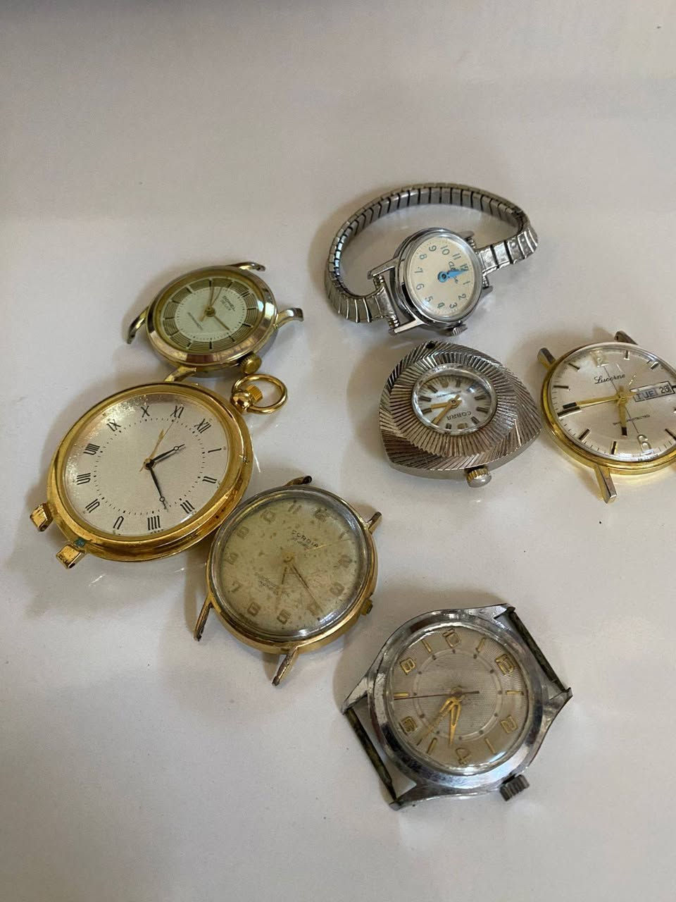 مجموعه ساعات قديم سويسري
العدد 7 قطع
بيهن قطعه اوتماتيك تغليف ذهب شغاله نقص زمبلك 
والقطع البقيه يشتغلن ويوكفن
نصب تكويك فقط القطعه الجيبيه بطاريه


**إذا كنت صاحب هذا الإعلان وتريد حذفه لأي سبب، رجاءا أرسل رسالة إلى الدعم الفني**