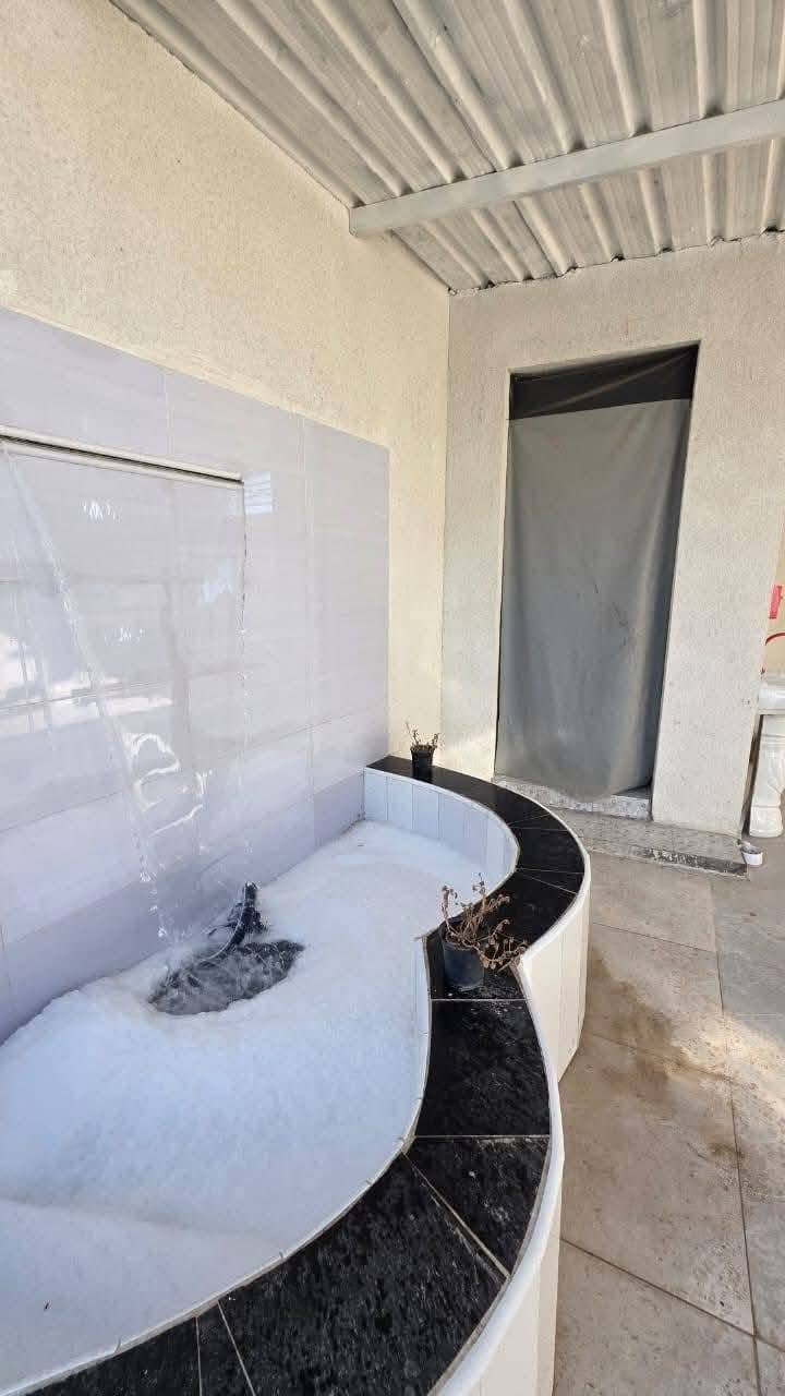 وفرنالكم
شاليه للبيع تريد سكن تريد استراحه

#مساحه 200 متر 

#السعر 40 

#موقع مميز في البصره ابي الخصيب شارع المحكمه الجديده (كوت الحمداني )
يحتوي على غرفه للاستراحه 
وصحيات 
وكراج
شلال 
الباقي حديقه 
كافة الخدمات متوفره
شارع ١٠ متر
استفسار أكثر الاتصال *********** متوفر واتساب
