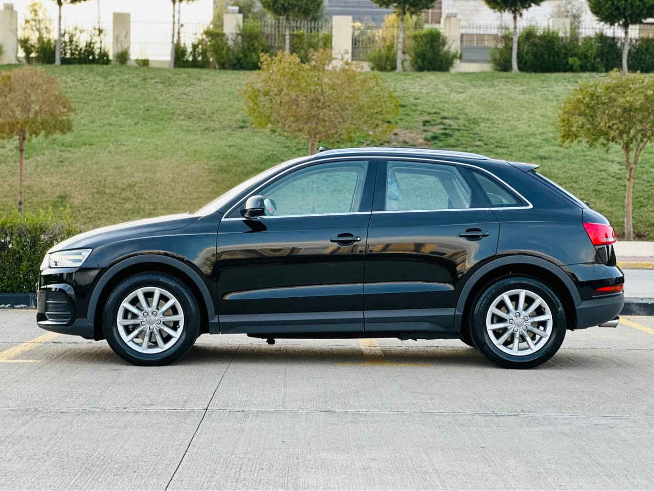‎‏﷽

AUDI Q3 - 2017 - QUATTRO 📦🖤 

ئاودی Q3 2017 کواترۆ 

سعر مناسب بلاش 136$ و مەجالێکی برایانە 

مواسەفات خلیجی فوول 
سەیارەکە خلیجییە و سفری شەریکەی ئێرەیە 
سەیارەکە بەس بۆنیدی بۆیاخە بێ دەعم و ئیرباگ 
بە شەرت 
سەنەوی و ڕەقەمی تازەیە تا ٢٠٣٠ 
١٤٨ هەزار کیلۆمەتر ڕۆشتووە زۆۆر تازە ماوەتەوە 
گێڕ و مەکینە و کارەباییات و هەموو شتێکی بە شەرت 
سەیارەکە ٤ بستۆنی بانزینە زۆر زۆر ئیقتیسادی و زۆر بەقوەتە زۆر بێ مەسرەف و بێ سەر ئێشەیە 
تەقە و ڕەقەی تیا نییە بە شەرت زۆر توند و تۆڵە 
سارد و چاڵ و شوختی نییە 
هیچ نوقسانی تیا نییە سەیارەکە بۆ هیچ مەگەڕێ 
هەموو گیانی لەسەر دەقی شەریکە ماوەتەوە 

مواسەفات : 

پانۆراما 
ناو زەرد 
کوشن جلد 
کوشن کارەبا 
تەبرید مەرکەزی 
حاسە 
شاشە 
برێک بەسمە 
ئۆتۆ ستارت ستۆپ 
ئۆتۆ هۆڵد 
تراکشن کۆنترۆڵ 
گێڕ ئۆتۆماتیک و عادی 
گێڕ سپۆرت 
لایت ئۆتۆ 
لایت LED و عەدەسە و زینۆنی بیلاد 
لایتی ناوچەی کوێر و لایتی تەم 
ئاوێنەی دژە فوول 

زۆر مواسەفاتی تر 

هەموو گیانی سەیارەکە لەسەر دەقی بیلادی ماوەتەوە و هەموو گیانی بە شەرت 

سعر مناسب بلاش 136$ و مەجالێکی برایانە

📞 0772 531 4474 السليمانية, العراق

