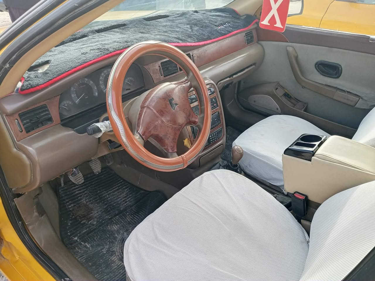 سمند 2011سياره بيه بدايه خيط بخار
بيه ضربه بجنطه ماعابره
صبغ عام جماليه رقم نجف المالك بلدوانيه يمته ماتريد يداور سعر 19 وبيه مجال للشراي
 ⁨***********⁩
