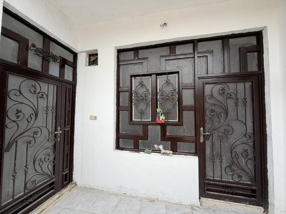 بيت للبيع مساحة ١١٥مربع دور حوزه شارع ميثم التمار شارع رقم ٩
***********
