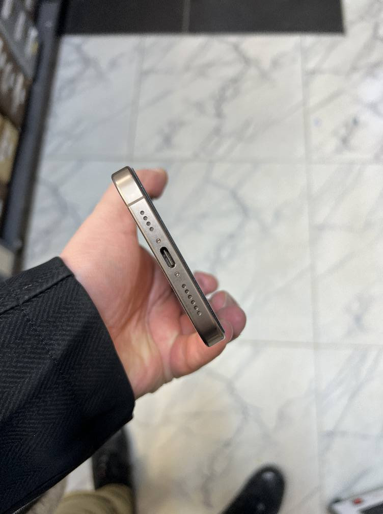 16 برو ماكس 
مكاني: موصل 
ذاكره 256 
دبل سيم كارت 
بطاريه 100
مشحون 89 مره
معاه كامل الملحقات
الجهاز داخل الضمان باقي 6 أشهر منه
السعر 1.450.000

واتساب ***********
