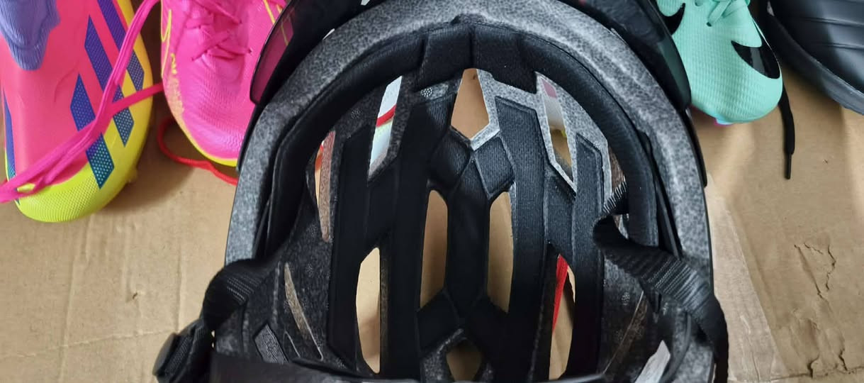 خوذه بهذا الشكل سعرها 25 توصيل مجاني وزنها كلش خفيف بيها ضوء احمر بالخلف


**إذا كنت صاحب هذا الإعلان وتريد حذفه لأي سبب، رجاءا أرسل رسالة إلى الدعم الفني**