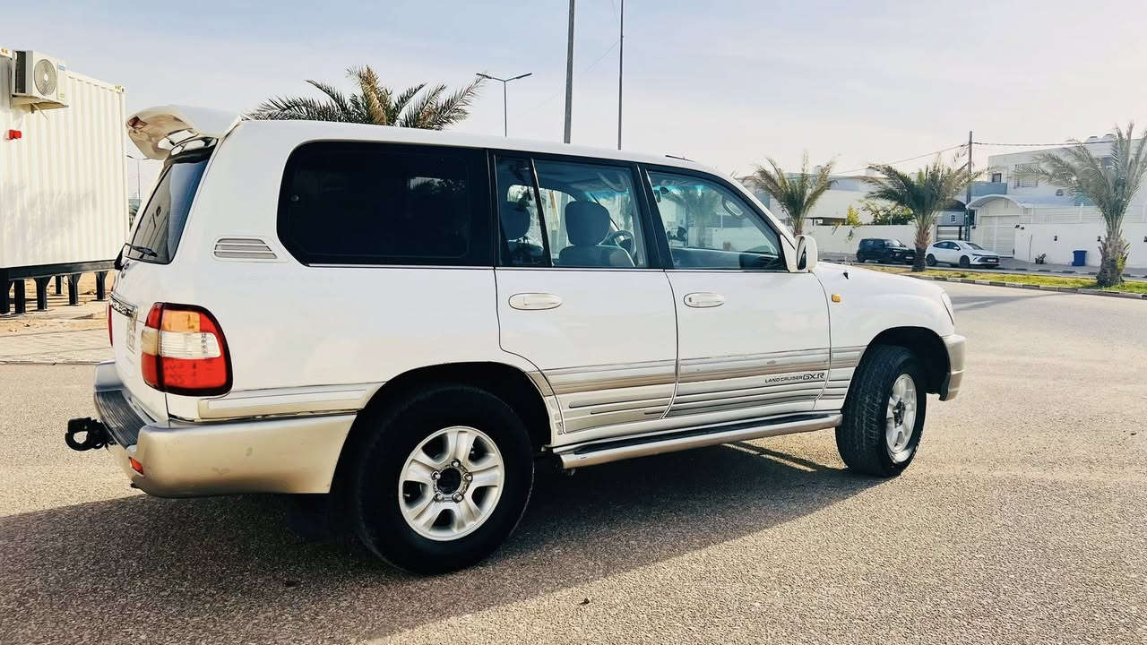 السلام عليكم  
لاندكروز مونيكا 2002❤️ترهم مراوس حسب القناعه سياره جديده بمعنى الكلمه 
🛞تخم تاير جديد 🔩 حداديه وره وكدام كله جديد ماعايزه برغي السياره ملاحضه 📍 بيه جاملغ صبغ وشبر بلبنيد فقط دواخله نضيفه جداً جداً داخل بيجي 
سعّر السياره $160بيه مجال مكاني 📍النجف الاستفسار الاتصال على الرقم ‭٠٧٨٦ ٧٧٦ ٥٤٩٤‬
