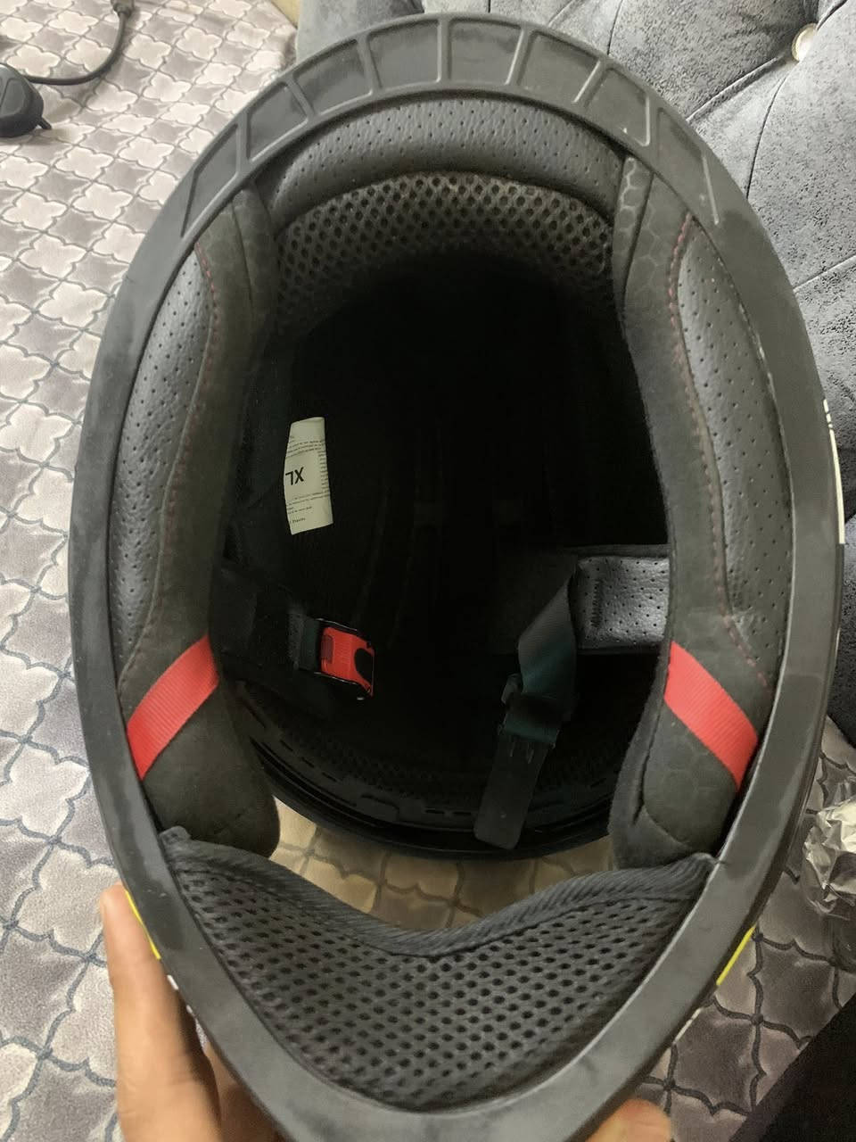 السلام علكم خوذه Azeemقياس XL جديده فقط الجامه شوية مزلغه السعر 75 وبيها مجال مكاني بغداد الحسينيه الراشدية رقمي 
***********
