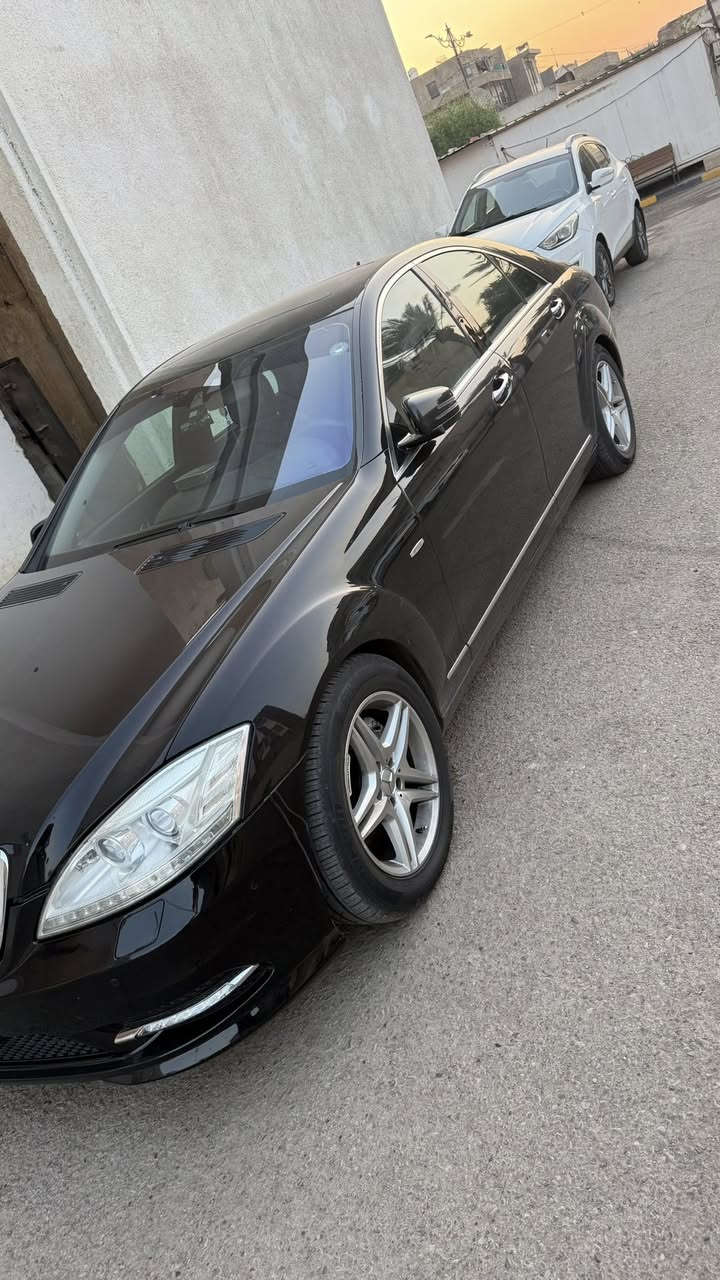 سلام عليكم البيع فقط
موديل 2010
سياره جديده مابيه اي نقص 
تقرير مرفق ويه صور
سعرهه 180 
عليه غرامان 12 ورقه تنزل من سعر 
***********
مكانة بغداد
