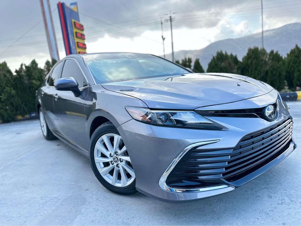 تويتا كاميرى موديل 2023  كاتى دهوك و كاتى نه شكاوه  
بي بوياغ بى  تعديل  بى خوخت  هيج پارچه كى نه كراوته وه سياره كه لوكه  ده عامى بو ده عامى به شرته نرخى  186 $ زماره تل *********** واتساب *********** رانية, السليمانية
