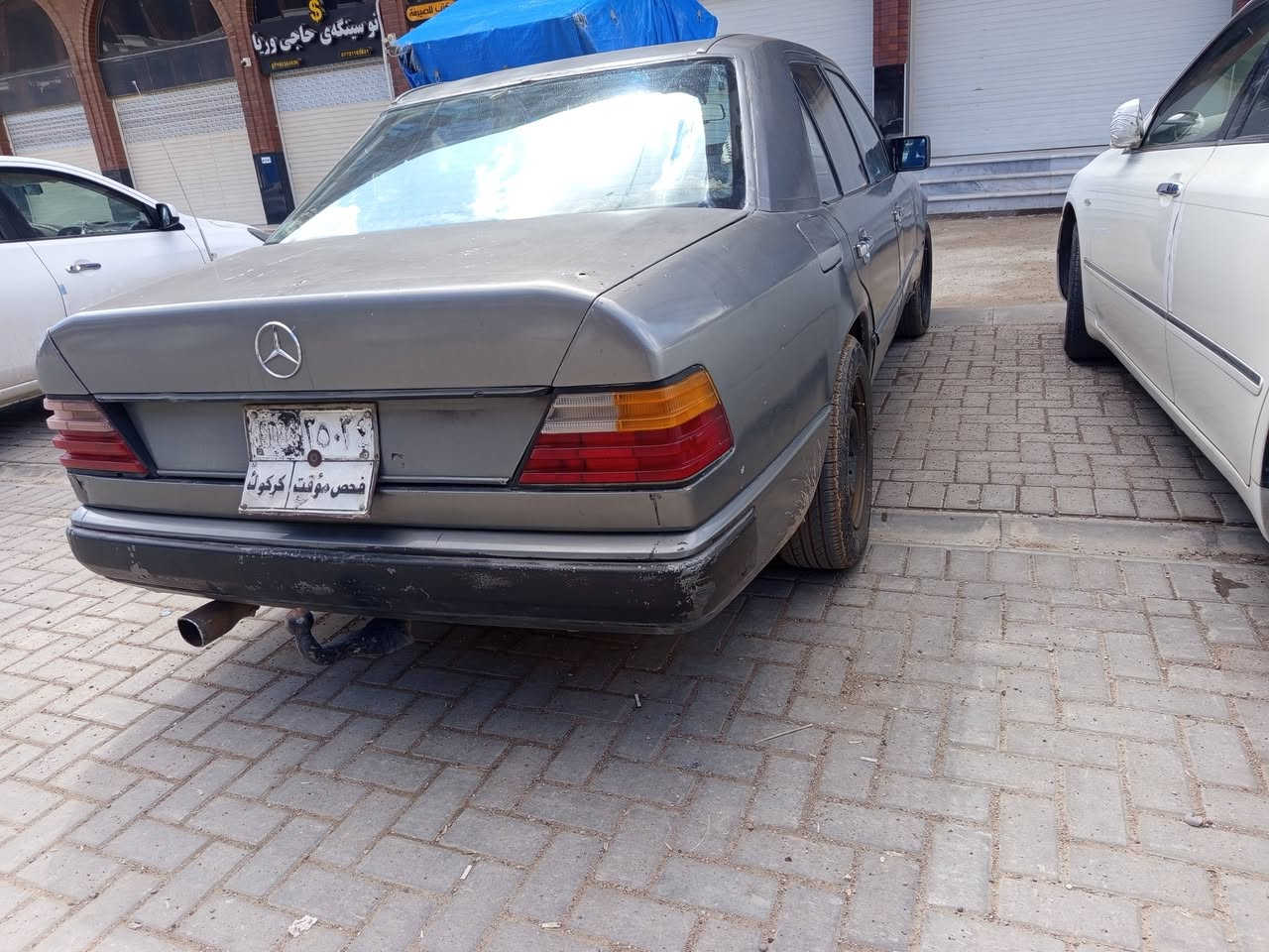 بۆ فرۆشتن 
گیرو مەکینەی بەتەی 2ونیو سەنەیە بەشەرت 
4تایەو ویلی تازەیە سپیری تازە 
لایتی زیلونە 
سەیارەکە هی ماڵی خۆمە 
مشتەریت تەلەفون بکە لە خزمەتت دام

گۆڕینەوە بە مەلیکەی براوە باقی دەدەمو 

***********
