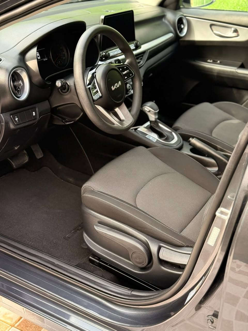 Kia forte 2024
حرة تترقم اي محافضة 
الحادث جاملغ جهة اليمين وبنيد وحافة الباب راجعات بارد بدون صبغ بدون فتح او تبديل 
ايرباك ستيرن ودشبول 
للاستفسار 
*********** -واتساب
