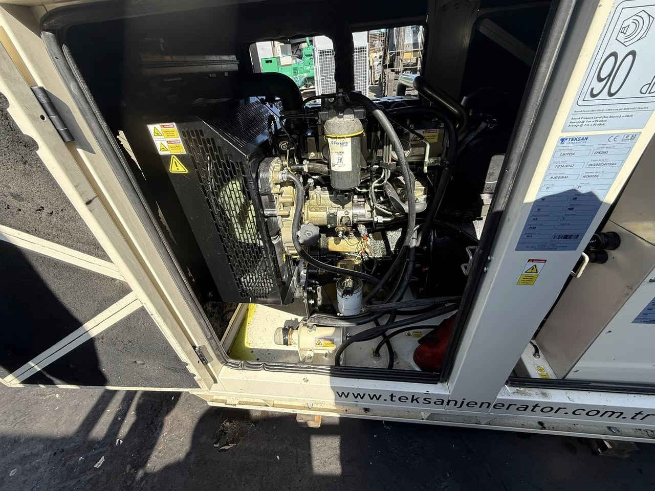 السلام عليكم
بيركنز 3 سلندر سوبر اوربي 
65kva 
كاتم تكسان 
موديل 2015
ساعات العمل 1000 ساعه فقط 
وضع بلاد شركة  
أربيل صناعه جنوبيه 
نظام اوتو حمايه فول اوتماتيك
وضع بلاد شركة  
🚚يوجد توصيل الى جميع المحافظات وبضمان🚚
🚚كياندن هةية بو هةموو شاركان بةكرينتى🚚
 للاستفسار:
 ابو علي 
***********
***********
***********
