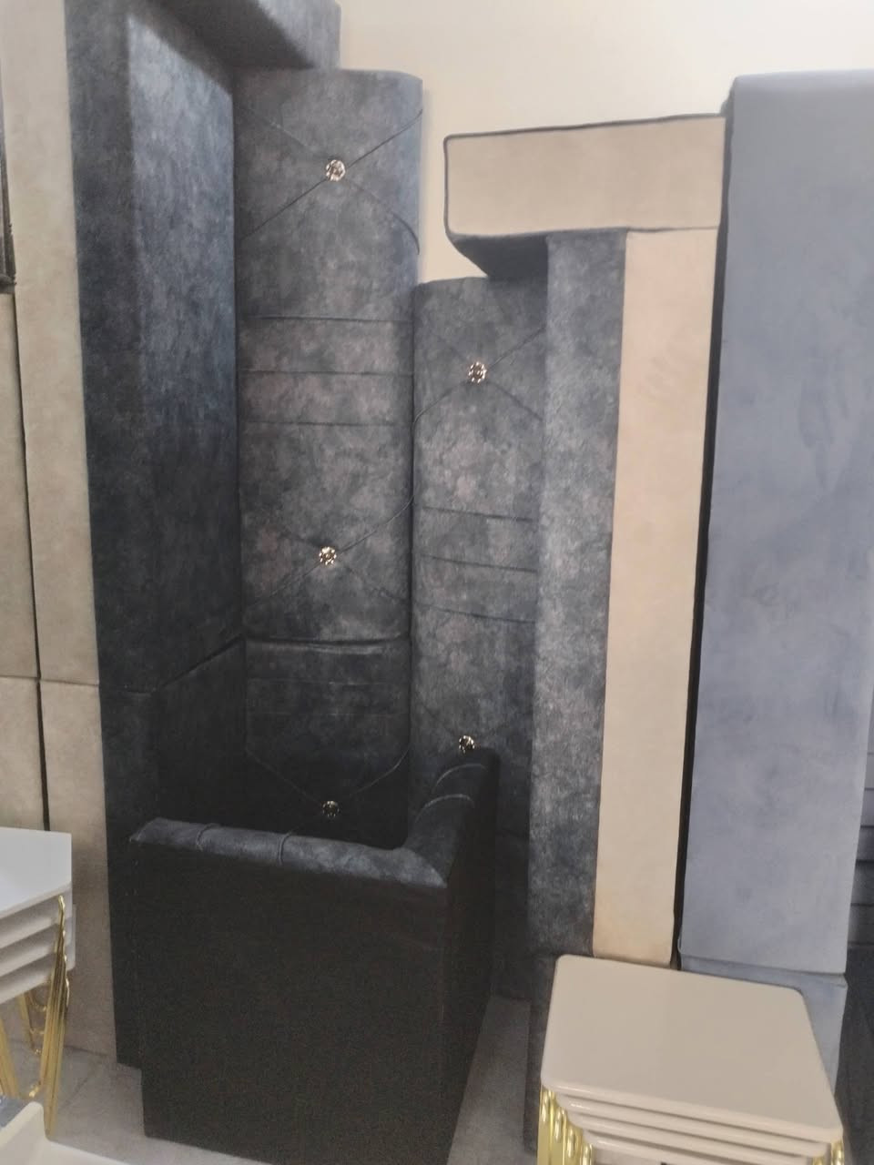 أهلن بكم زبائننا الكرام الان متوفر جميع اللاثاث المنزلي الجديد والمستخدم في مجمع أم البنين ع للاثاث العنوان واسط نعمانيه شارع جعفر الطيار مقابل معرض أبو نور للسيراميك اي استفسار مراسلة الصفحة او الاتصال على الرقم *********** /***********
