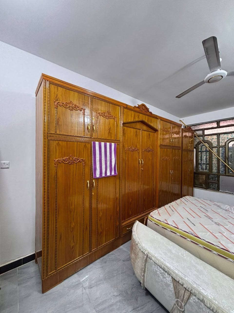 غرفه جديدة استعمال  شهر صاج عراقي  سعرها مليون ١٥٠  وياها دوشك تصميم حديث  اي زلغ مابيها *********** الحسينه
