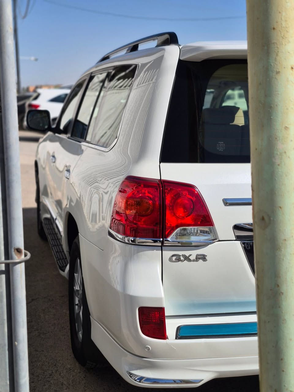 سلام عليكم 
لاندكروزر ٢٠١٤ فول مواصفات ٨ ايرباك 
***********
