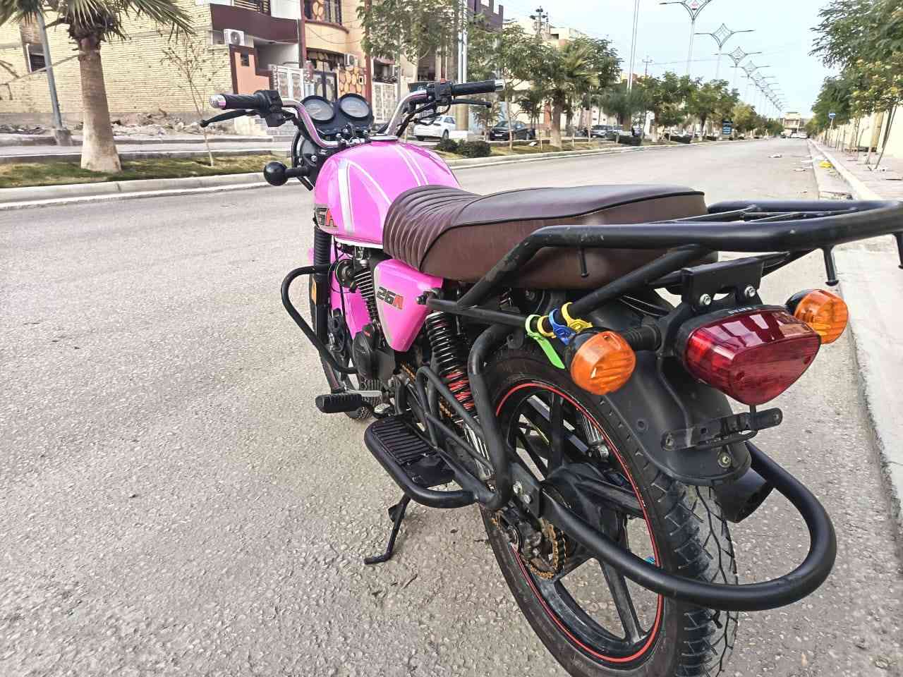 اقرة التفاصيل وخابرني اذا شراي.
دايون نفخ موديل 23.     رقم كربلاء رقم وسنوية  

راعيهة يريد مداور الدراجة قل نقص مابيهة  محرك 200

كهربائيات كلهة شغالة  شرط الف ما تصرف عليهة

السعر 1800 مكاني كربلاء ***********.
