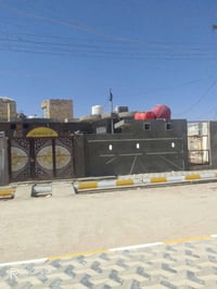 بيتين طابو  طبك للبيع ذو مساحه 450 ركن شارعين   كل بيت يحتوي على  غرفت...