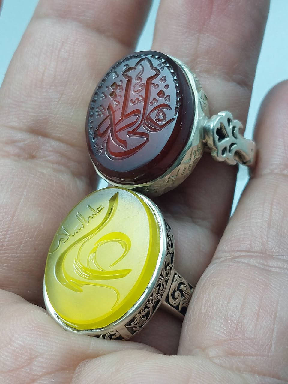 عقيق يماني احمر و اصفر شرف الشمس صياغات يدوية ثقيلة بغداد ***********
