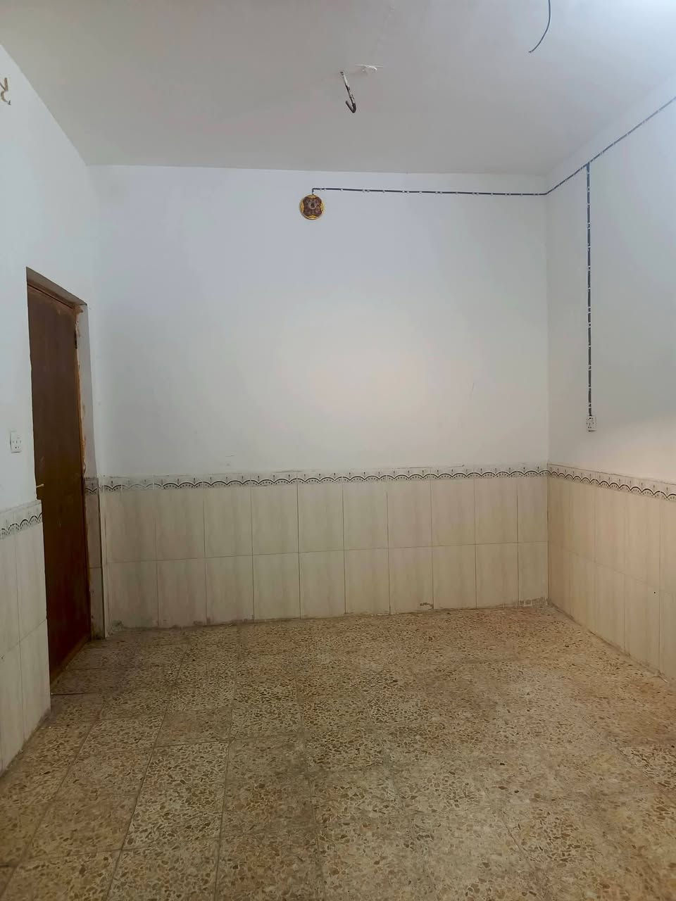 بيت للايجار حي ميسان قطاع 23 قريب شارع الكيات مساحه 50متر طابقين يحتوي على استقبال ومطبخ وصحيات والطابق الثاني يحتوي على غرفتين وصاله صغيره وصحيات 
سعر الايجار 250الف كل شهر بشهره واصل ماء وكهرباء 
للاستفسار  الاتصال او واتساب *********** 
او مراجعه مكتب ألروان للوساطه العقاريه والمقاولات العامه 
((عنوان المكتب حي ميسان ع الشريط قرب صيدليه الشراع مقابل الاستداره مباشر ))
عندك بيت عرصه للبيع راسلنه وات ساب وتدلل
#النجف #الكوفة #حي_ميسان #عقارات #ايجار #رهان #بيع #شراء #العراق #مكتب #محامين #مبادرة
