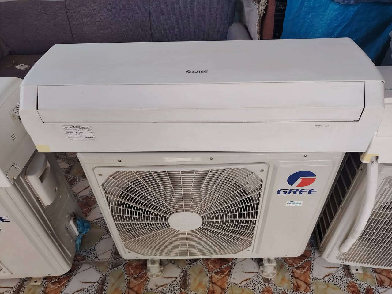 سبالت مال فندق عدد 5انفيرتر جدد 
كري عدد 2 حجم ثنين طن واحد بيهن ليك وثاني شغال
سعر الواحد 275 
وسبلت واحد طن /بي ليك سعرة150 
وسبلت يورك طن ونص/ بي ليك سعره225 
وسبلت الحافض طن ونص /بي كود سعره 200
 وياهن بواري عدد 2  والباقي دفن بوريه كلهن بدون غاز  بيهن ريمون وقاعده وايرات 
مكانك كربلاء طويريج
 //*********** متواجد وتساب فقط
