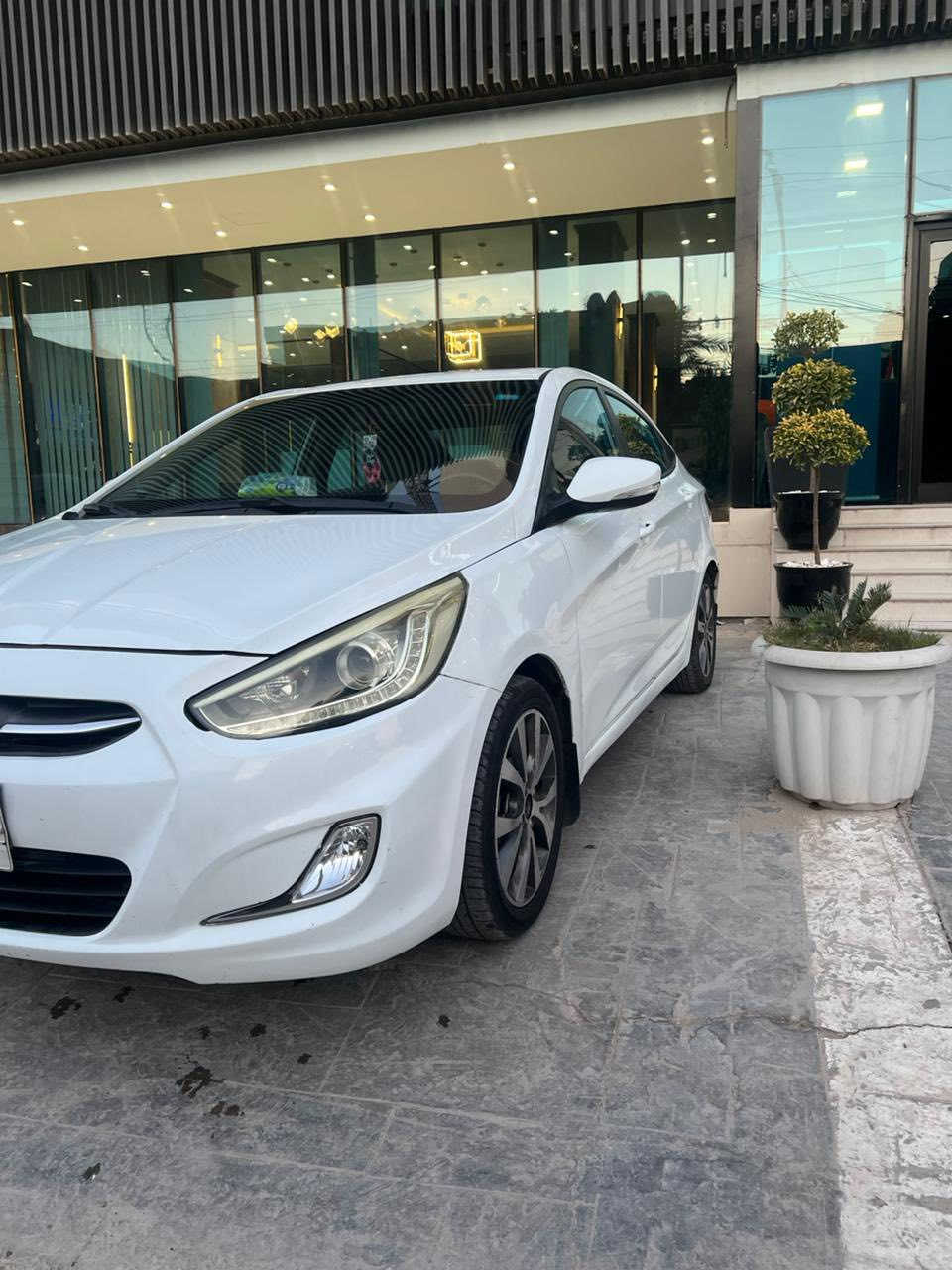 السلام عليكم اكسنت خليجي 2016 فول رقم بغداد باسمي تحويل ثاني يوم سيارة جاهزة كير مكينة تبريد مكفوله ماشية 164 ألف كيلو 
بيهة صبغ 3 قطع موضحه بالصور أماكن الصبغ  *********** للاستفسار اتصل عالرقم مكلف بالنش 
رايده ب 103 وبيه مجال للطيبين
