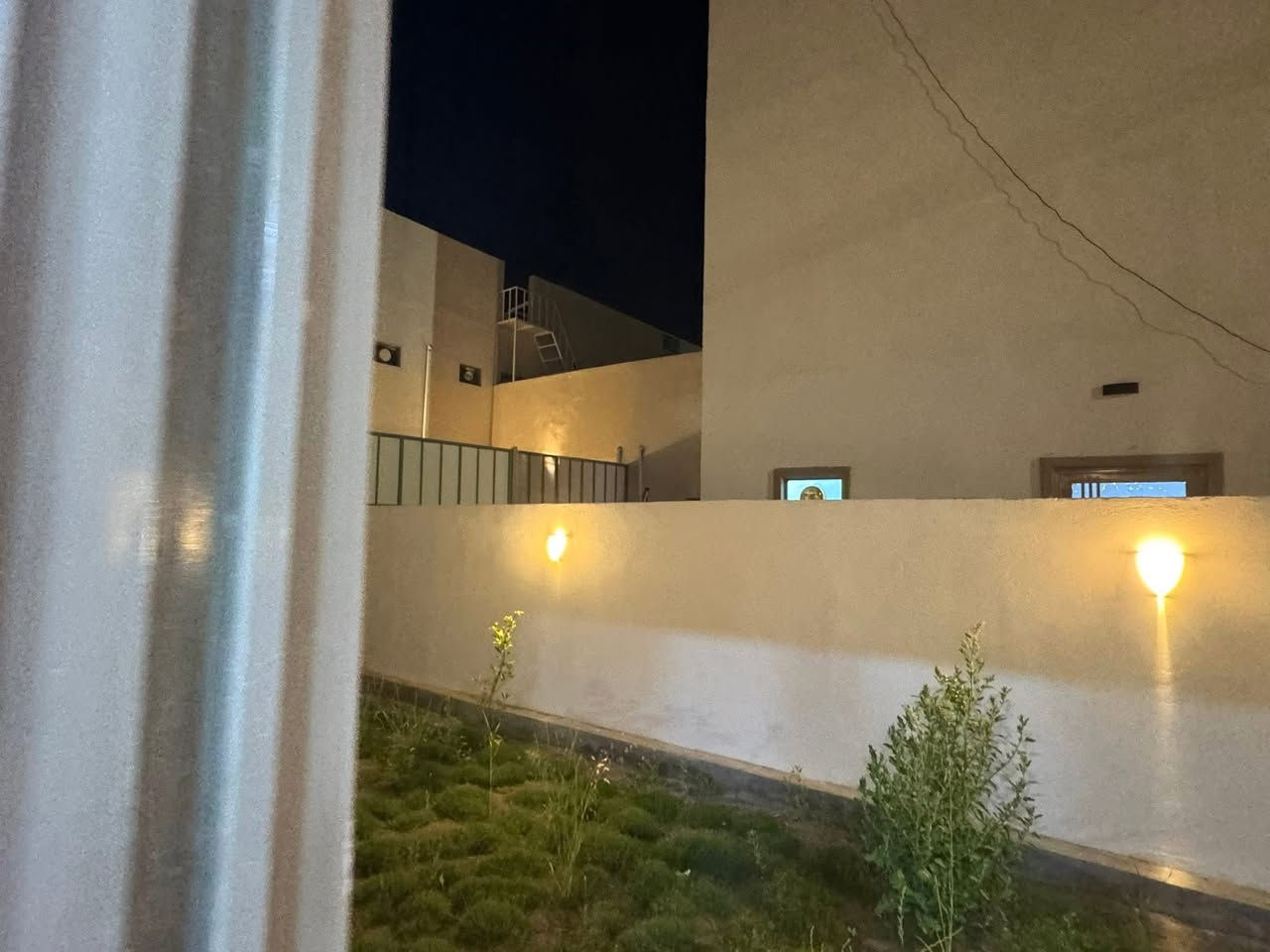 دار في مجمع الأميرات الثانية

السعر الكلي 162 مليون دينار عراقي
واصل 75+ تطلوعة مناسبة

مربع الخامس موقع ممتاز خلف شارع60م  
 أستلام بعد شهرين

🔵🔵للسعر اكتب / تم /تجيك تفاصيل كاملة 🔵🔵
***********☎️
نتشرف بكم
