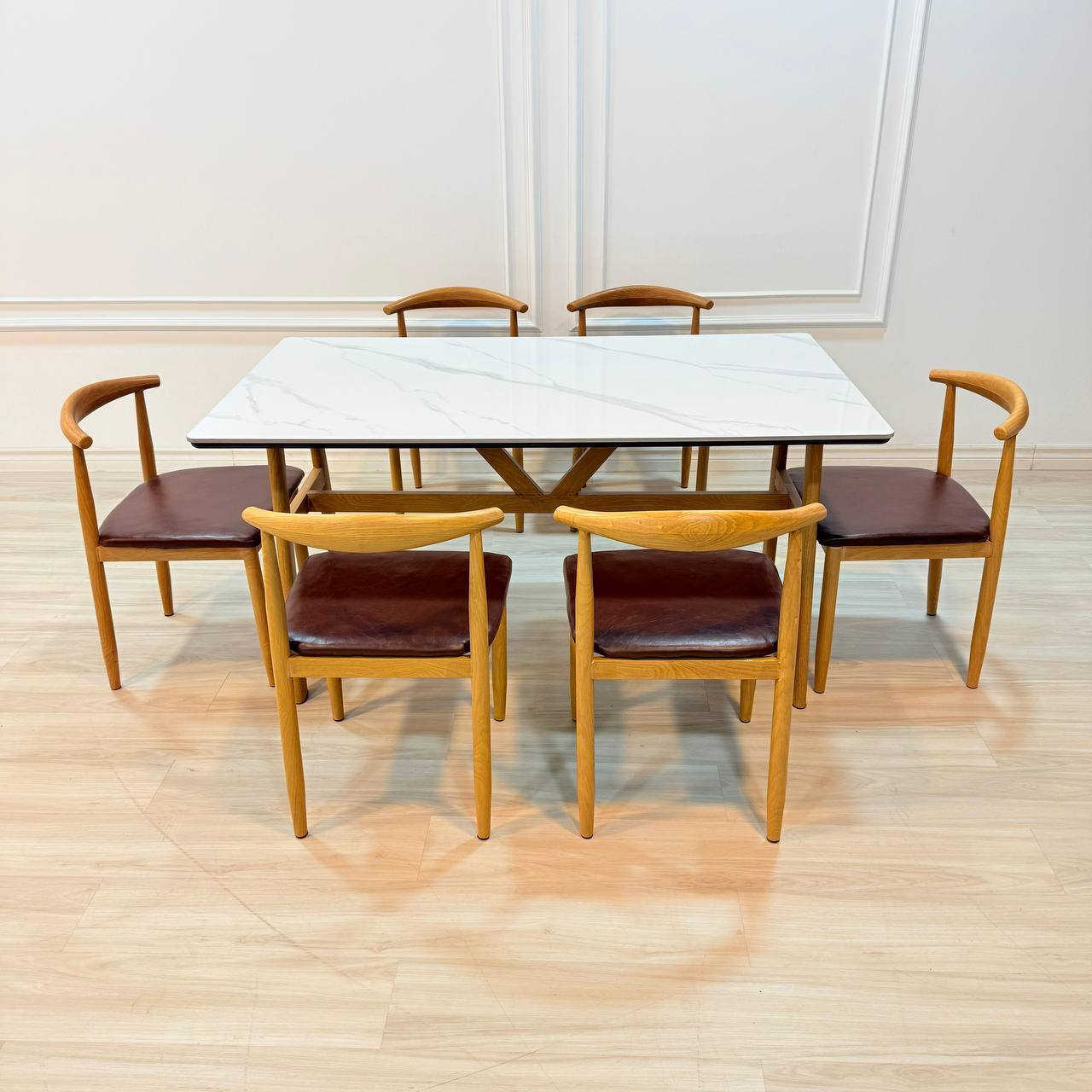 ميز طعام 6 كرسي رجل حديد سطح رخام مزجج
قياس الميز 80*140 سم 
هيكل حديد بالكامل صبغ حراري 
السعر 260 الف


**إذا كنت صاحب هذا الإعلان وتريد حذفه لأي سبب، رجاءا أرسل رسالة إلى الدعم الفني**