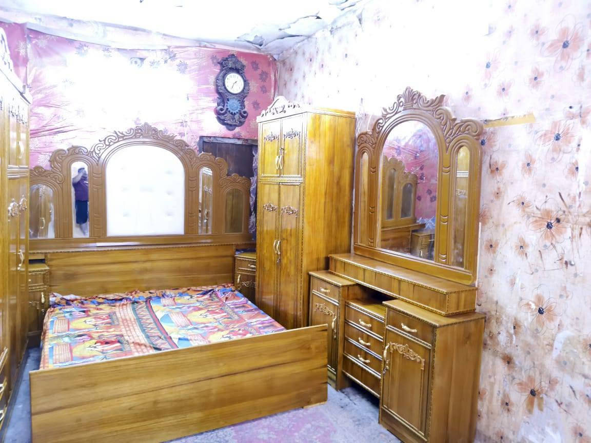 غرفه اخشاب خمس ابواب ملحق للبيع ***********السعر 650صاج الزاويه كنتوريه موديل حديث نض
