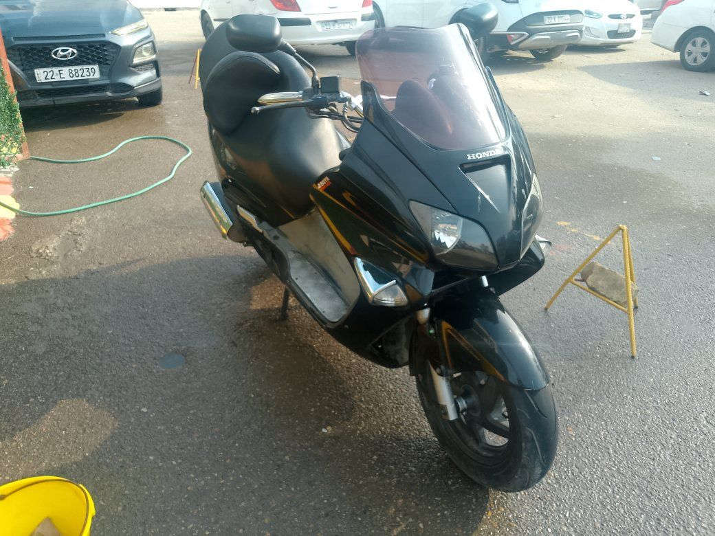 السلام عليكم فورزه 0/6 للبيع مكاني العامريه  بيه نضوح قليل مجفته جديد كشر نضيف حيل مرقمه باسمي السنويه 2027 تحويل ثاني يوم للاستفسار***********
