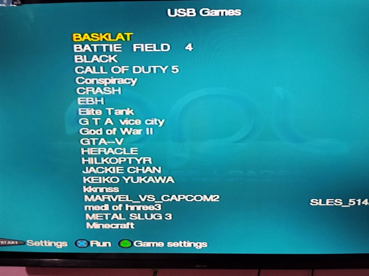 السلام عليكم
بلي2 للبيع كامل هو وملحقاته 
***********
