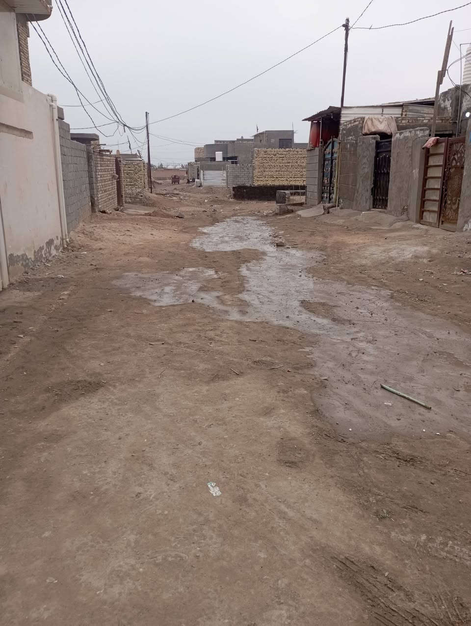 السلام عليكم بيت للبيع مساحه 100م طابو زراعي سند 25 باسمي بناء ابلوك واعكاده كامل حله حي الصدرين خلف الشقق


**إذا كنت صاحب هذا الإعلان وتريد حذفه لأي سبب، رجاءا أرسل رسالة إلى الدعم الفني**