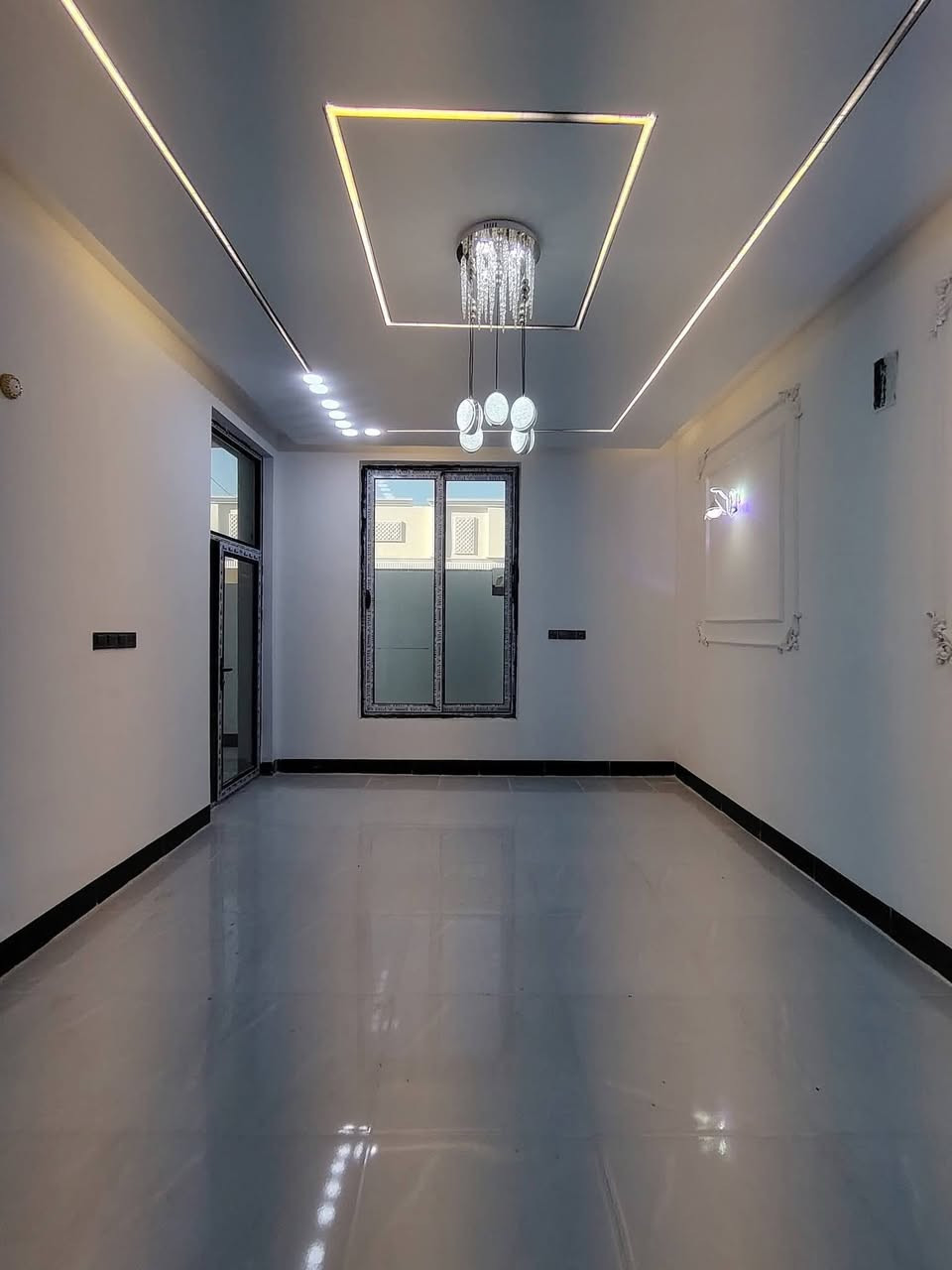 دار للبيع 150م🏕️ (مكتب الخليج للعقار عمود327)
*********** وتساب #مكتب_ألخليج_للعقار 
✅ مشمول بقرار التطويب 
 🏡بيت بمساحه 150متر طابقين 🏢
         🧱شغل مال جناي درجه ولى 🏗️
موقع /نجف 🏡
شارع الحولي مال المطار عمود327مكتب ألخليج للعقار 

البناء 🏡 👌نضام وشغل مهندس 👷
غرف عدد4 /صاله عدد 2/مطبخ / ستقبال/ صحيات/
بناء مرتب/ اساس + سقف صب كونكريت + طابوك🧱

ألخدمات 🏡 #بعد_عن_سوق_100م
ماء/كهرباء/مدارس/سوق/تبليط/لحد الباب
