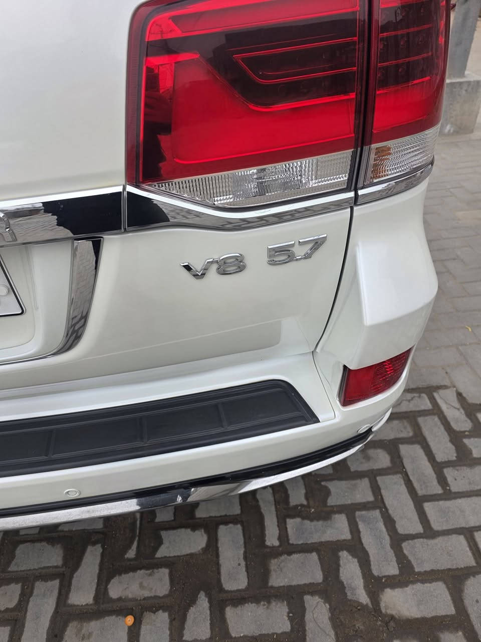 سلام عليكم لاندكروز 2017VXS
فول ماشي 79مكفوله كفاله عامه رقم اربيل مكانه بصره 
***********سعر 540
