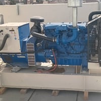 وبركاته للبيع  مولده بيركنز انكليزي 6 سلندر  100 كي في شاصي تشغيل و اط...