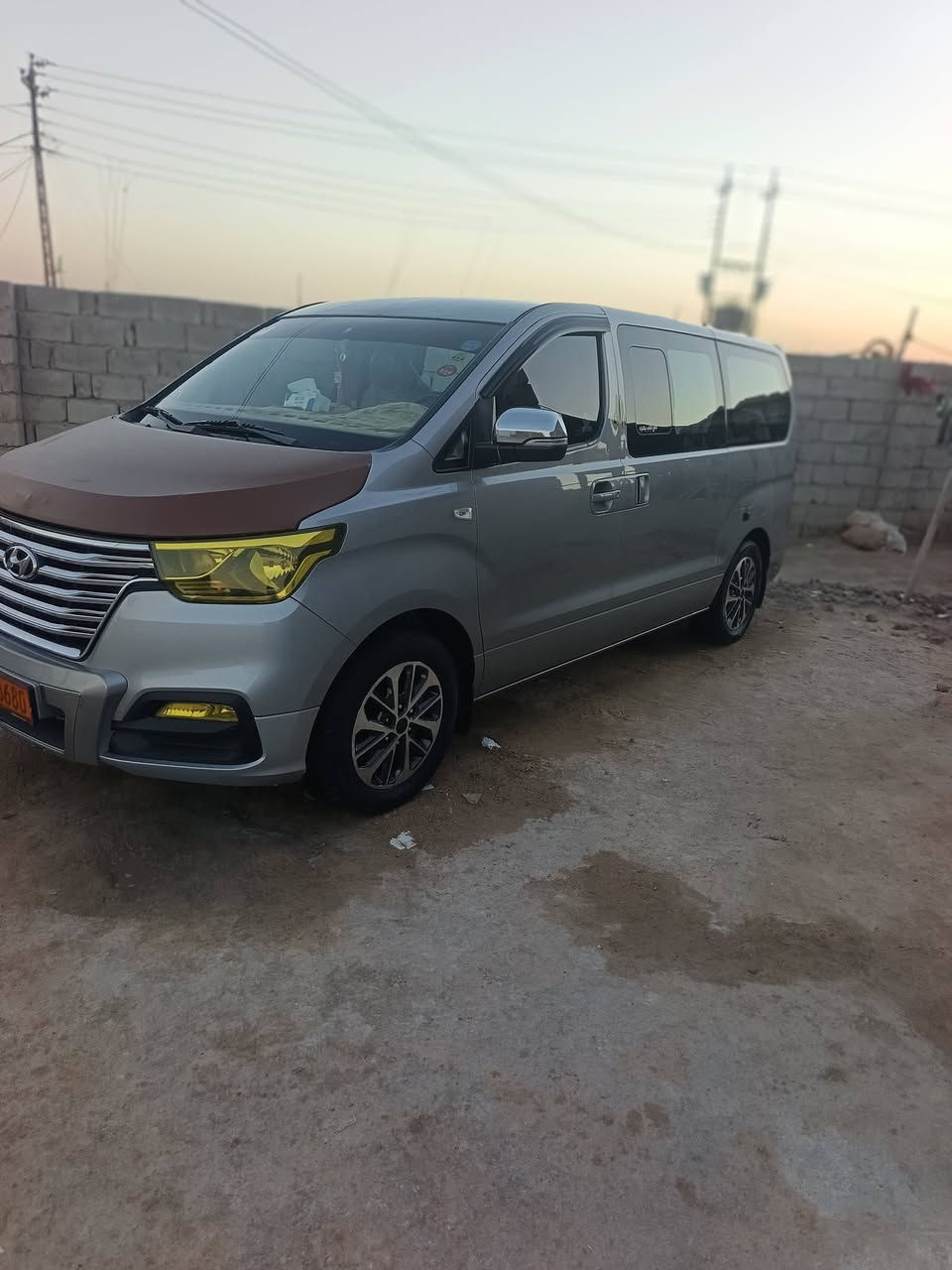 سلام عليكم سيارة لبيع ستركس  موديل  2019 معليه 2022 جديده كلش سعر  310 شداد وعشراه بيه. مجال  ***********
